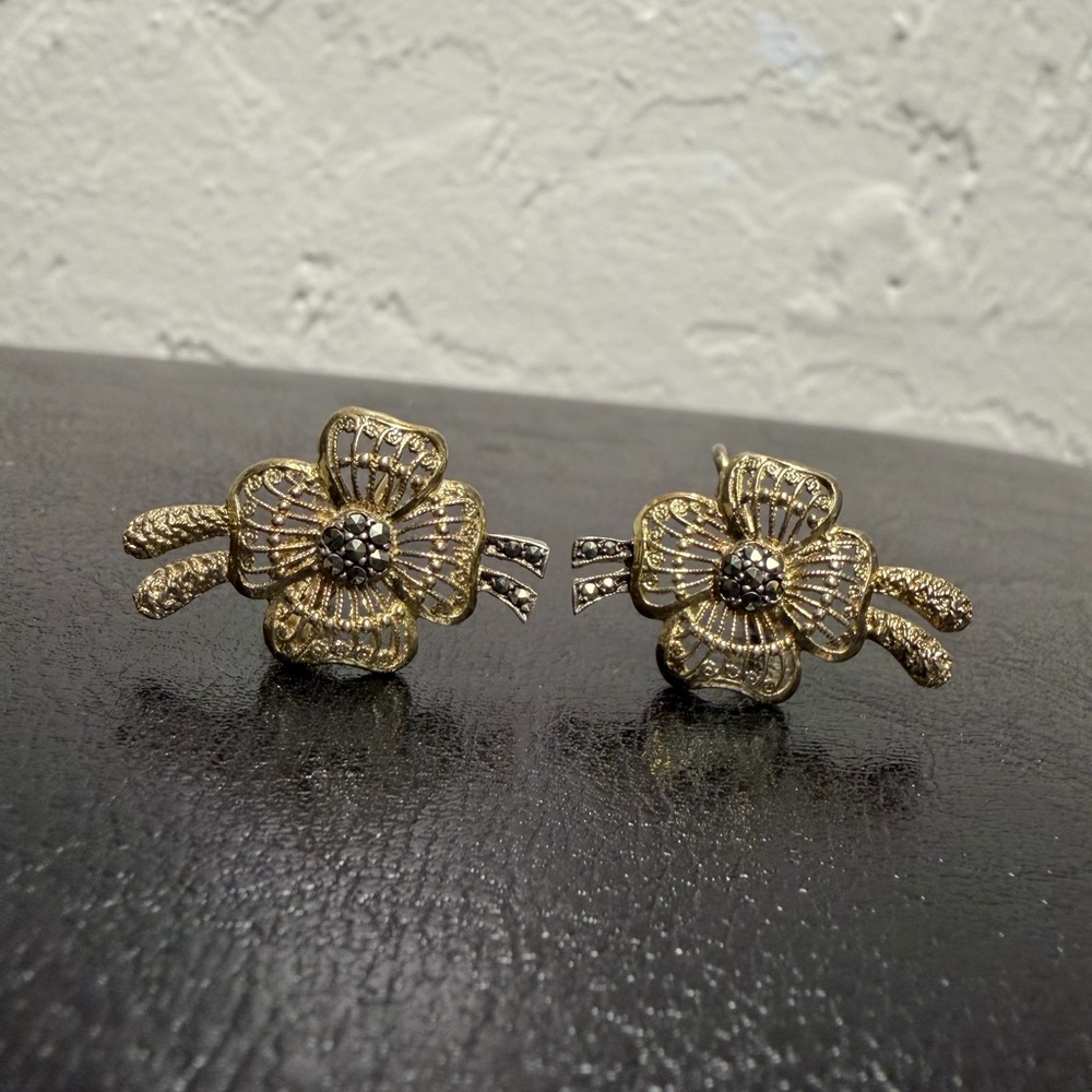Antique Screw on Silver Utika Earrings